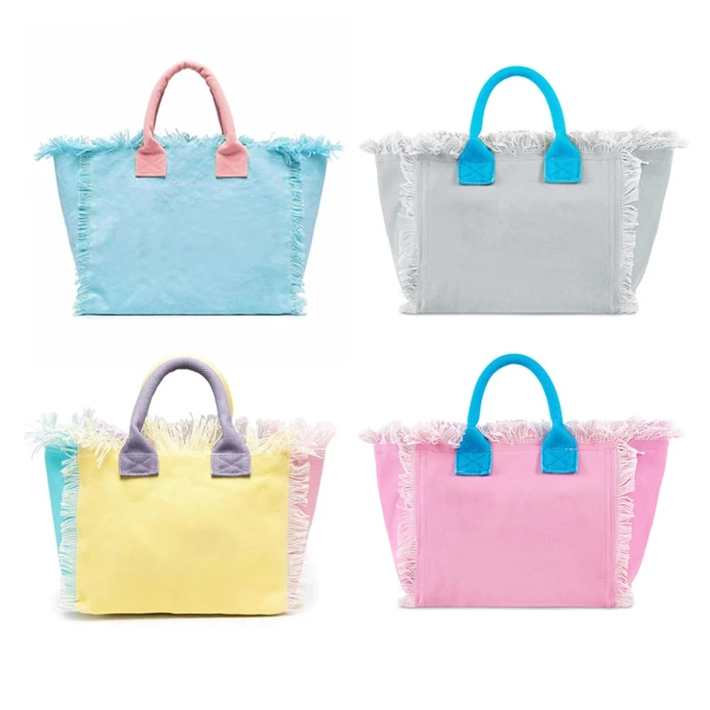 Grote canvas strandtas voor dames in naturel kleur met kwastjesversiering en stevige hengsels